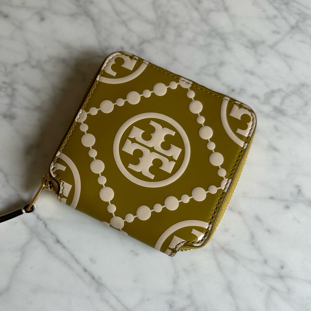 Tory Burch T Monogram Contrast Embossed Bi-Fold Wallet in Island Palm/New Cream
